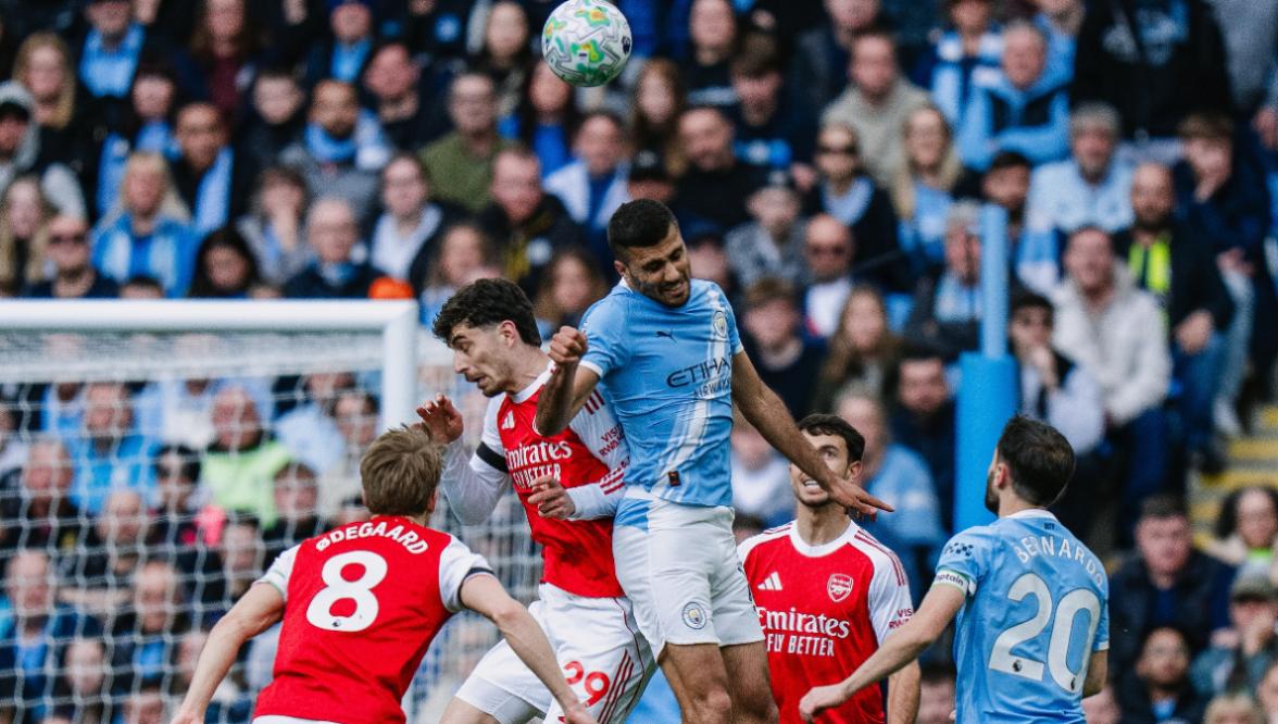 Potret-duel-pertandingan-Manchester-City-vs-Arsenal-dalam-pekan-ke-33-Liga-Inggris.jpg