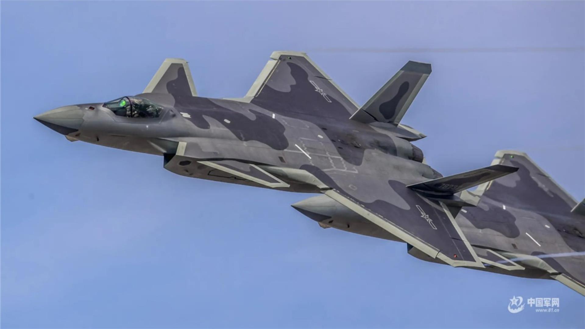 Potret-jet-siluman-Chengdu-J-20-Mighty-Dragon-yang-diunggah-di-p.jpg