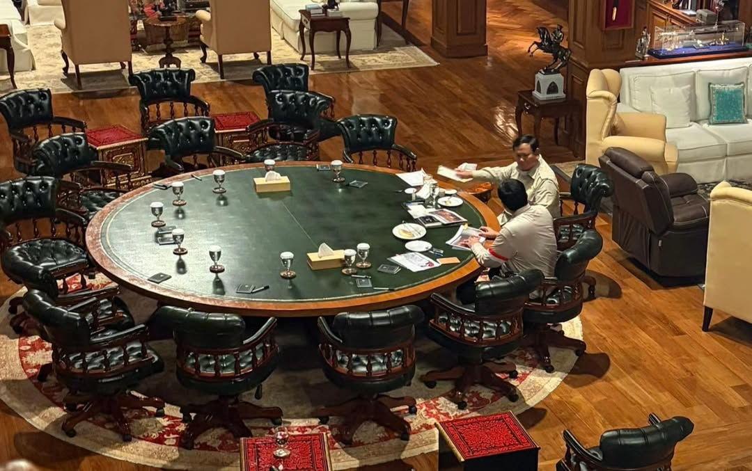 Prabowo-Subianto-Menteri-Perumahan-dan-Kawasan-Permukiman-Maruarar-Sirait-Ara-di-Hambalang.jpg