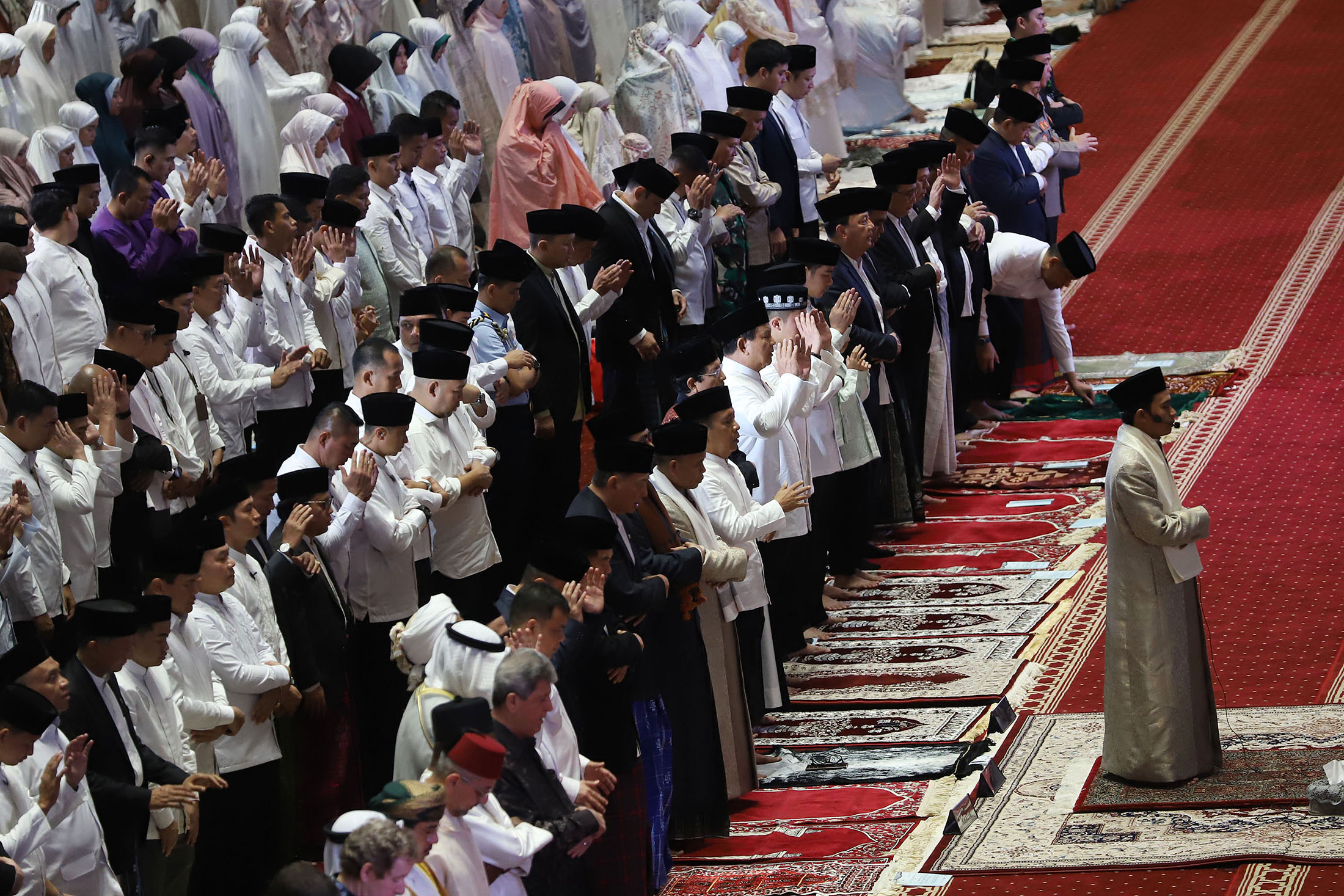 Prabowo Salat Id di Aceh, Gibran di Jakarta Sebelum Mudik ke Solo