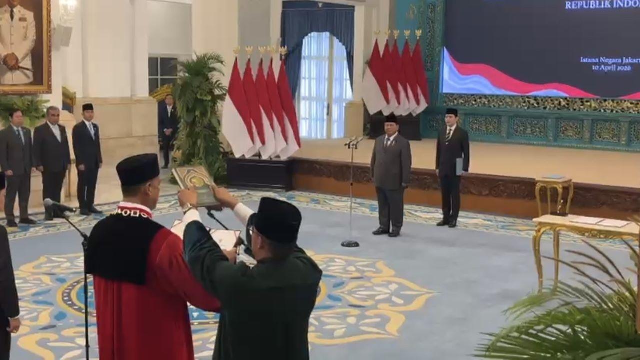Prabowo-Subianto-menyaksikan-sumpah-jabatan-Liliek-Prisbawono-Adi-sebagai-Hakim-MK.jpg