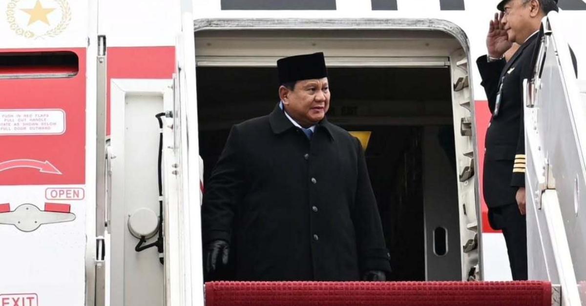 PRABOWO DI AS - Presiden RI Prabowo Subianto telah tiba di Amerika Serikat (AS) pada Selasa siang waktu setempat, 17 Februari 2026. Pesawat Garuda Indonesia-1 yang membawa Presiden Prabowo dan rombongan mendarat di Pangkalan Militer Andrews, Washington DC.