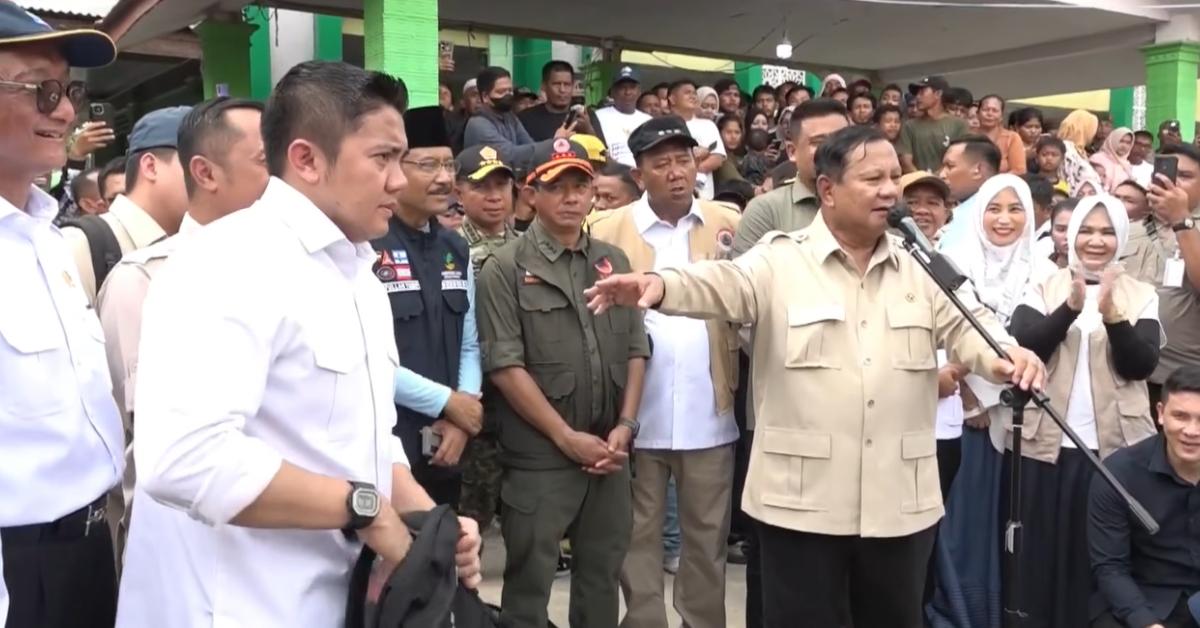 Momen Prabowo Kenalkan Seskab Teddy ke Pengungsi di Langkat: Sekarang Letkol