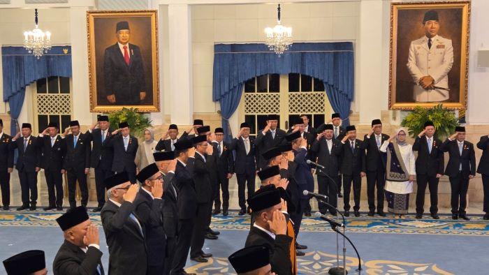 Prabowo-lantik-sejumlah-duta-besar-luar-biasa-dan-berkuasa-penuh-LBBP-RI.jpg
