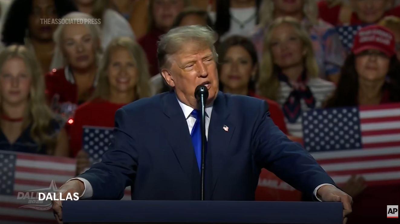 PEMILU PARUH WAKTU - Tangkap layar YouTube Associated Press 10 September 2026 memperlihatkan Presiden AS Donald Trump menggelar kampanye untuk pemilu paruh waktu mendatang. Trump menjanjikan dividen 5.000 dolar AS atau sekitar Rp88 juta bagi warga Amerika dewasa jika Partai Republik memenangkan pemilu paruh waktu.