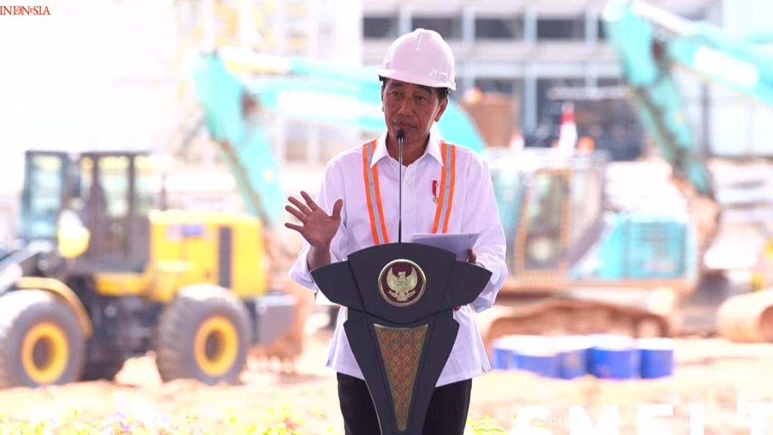 Presiden-Jokowi-memberikavfvfrv.jpg