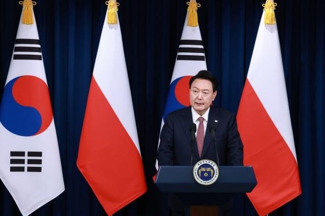 Presiden-Korea-Selatan-Yoon-Suk-Yeol-pada-hari-Kamis.jpg
