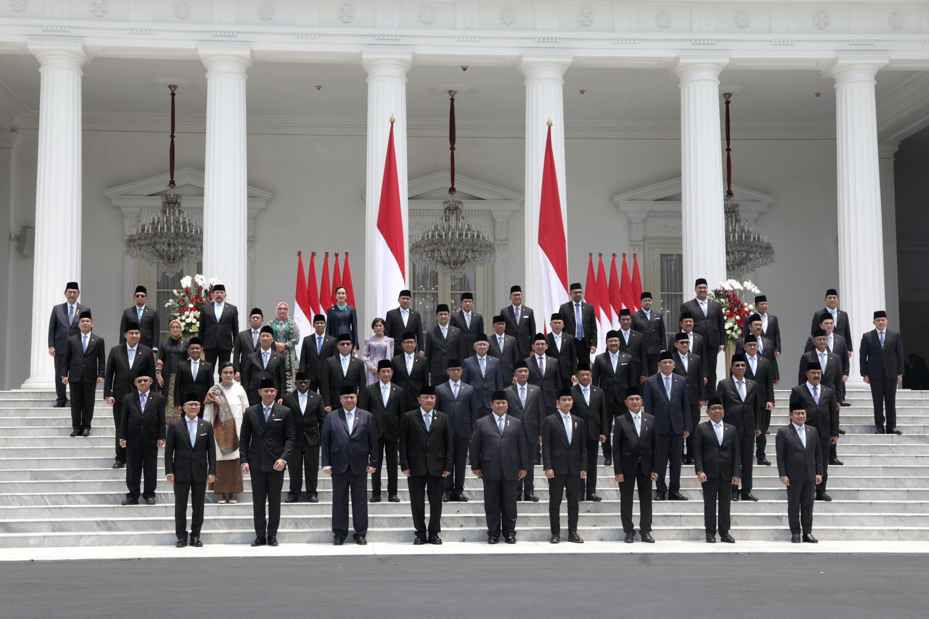 Presiden-Prabowo-Berfoto-Bersana-Kabinet-Merah-Putih_20241021_135234.jpg