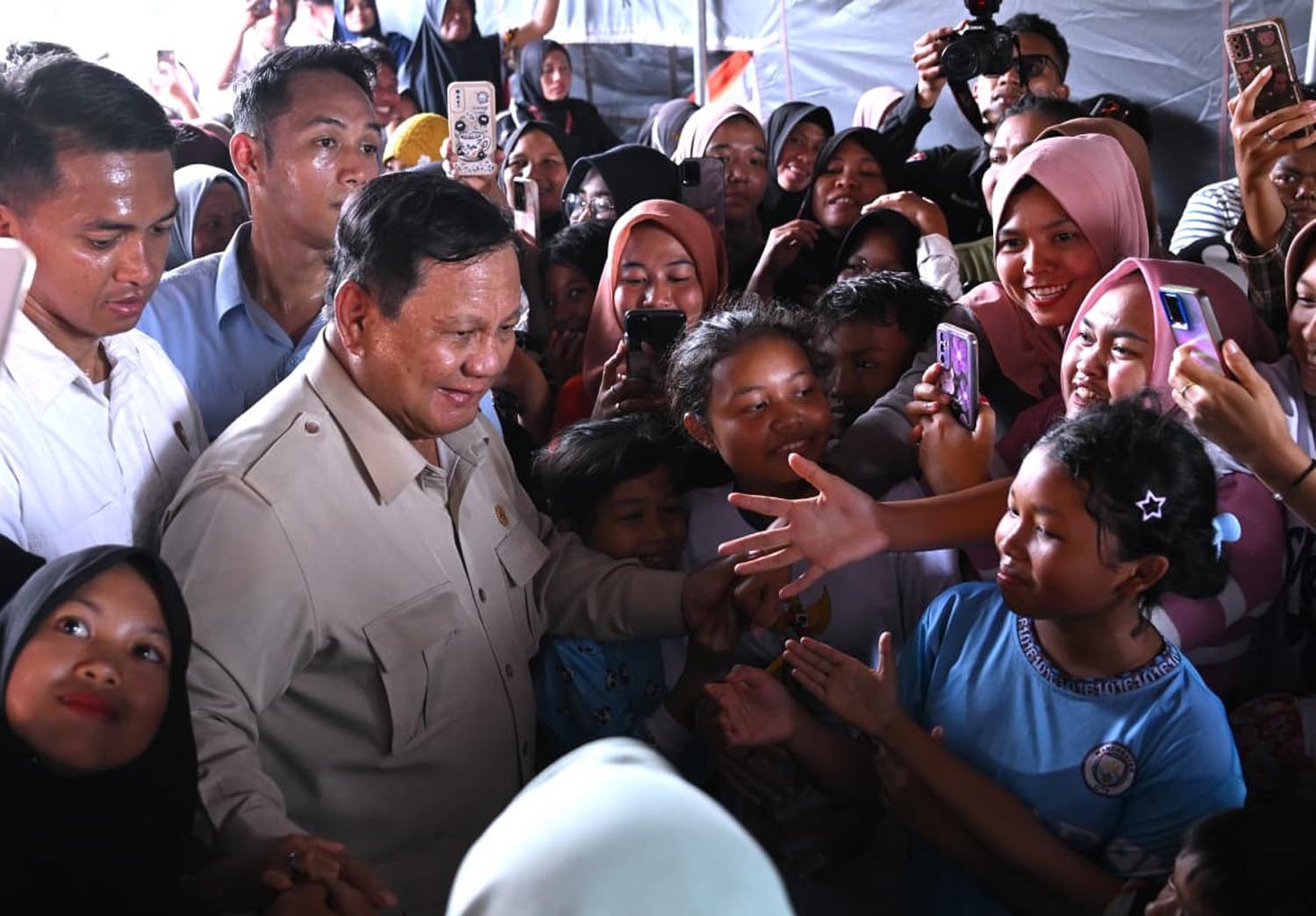 Prabowo Sindir Keras Pejabat yang Foto-foto di Lokasi Bencana, Pengamat: Ini soal Kepemimpinan Moral