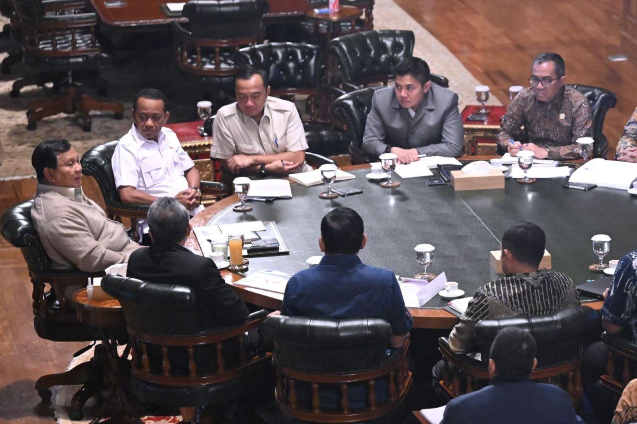 Presiden-Prabowo-Subianto-pertemuan-dengan-menteri-Kabinet-Merah-Putih-di-Hambalang.jpg