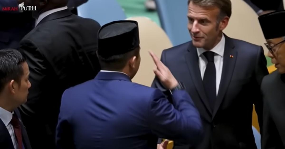Presiden-Prancis-Emmanuel-Macron-mengajak-Sekretaris-Kabinet-Teddy-Indra-Wijaya.jpg