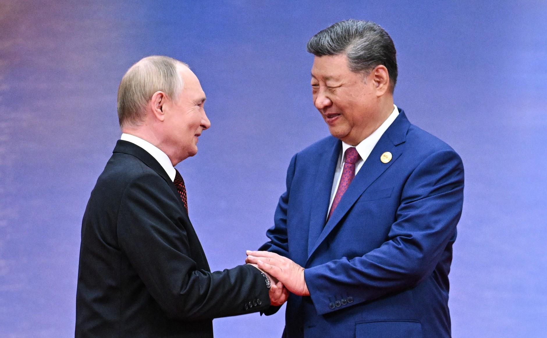 PUTIN BERTEMU XI - Foto diambil dari laman Kantor Presiden Rusia pada Senin (1/9/2025) memperlihatkan Presiden Rusia Vladimir Putin (kiri) berjabat tangan dengan Presiden China Xi Jinping pada upacara penyambutan resmi pada 31 Agustus 2025.