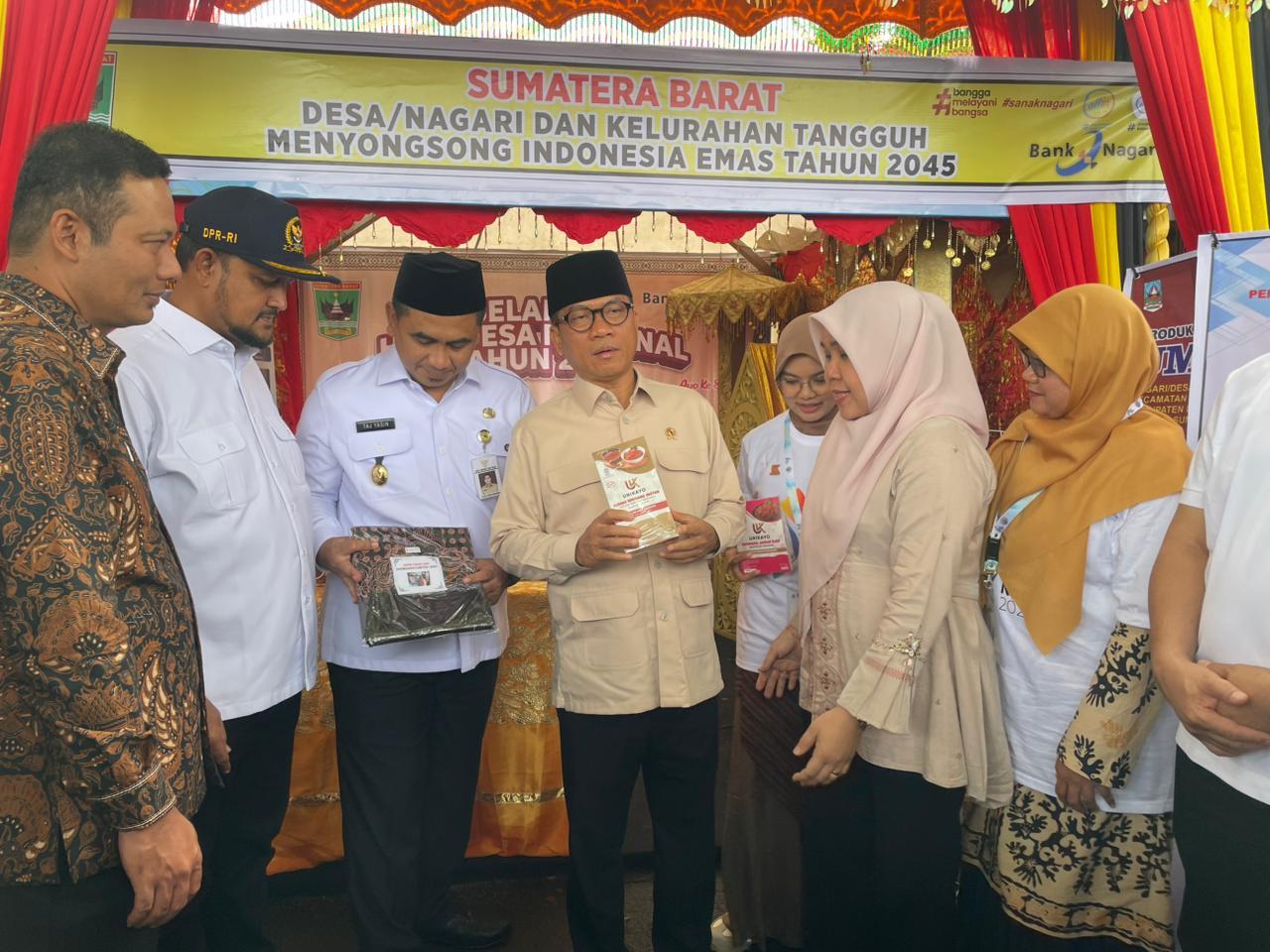 Produk Unggulan BUMDes dan UMKM Desa Unjuk Gigi di Peringatan Hari Desa Nasional