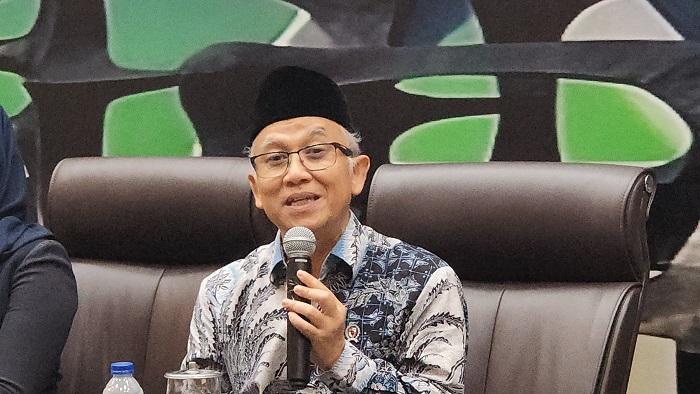 ANGGARAN PENDIDIKAN - Wakil Menteri Pendidikan Dasar dan Menengah (Wamendikdasmen) Prof Atip Latipulhayat, menyoroti rendahnya realisasi anggaran pendidikan untuk program wajib belajar tingkat SD dan SMP. Ia menyebut, Kemendikdasmen hanya mengelola 4,9 persen dari total anggaran pendidikan sebesar 20 persen dalam APBN 2025.