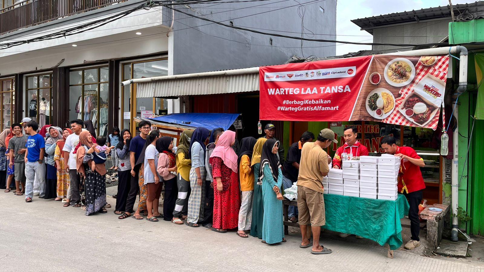 Program Warteg Gratis Alfamart Salurkan 60.000 Paket Buka Puasa dan Berdayakan 102 UMKM di 34 Kota