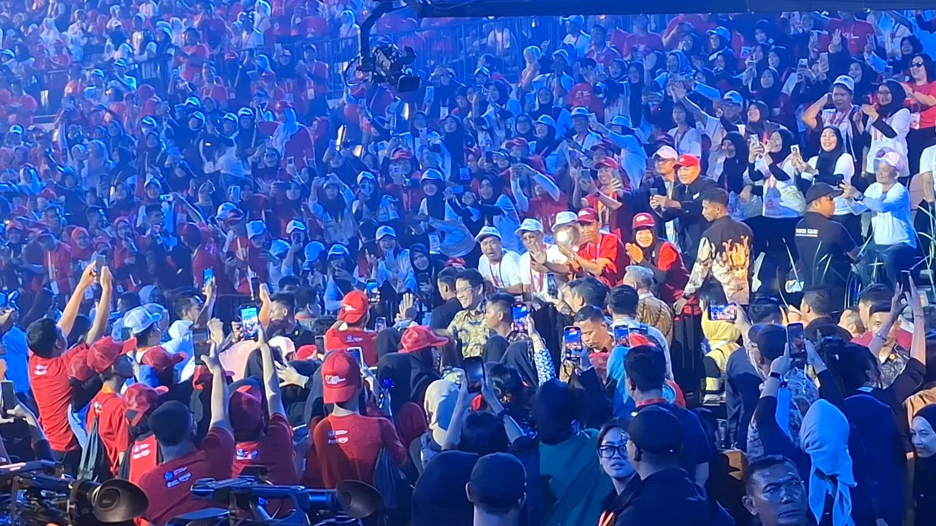 Histeris Sambut Menkeu Purbaya di HGN 2025, Guru Teriak: Cair, Cair, Cair