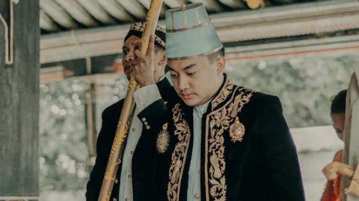 Putra-Mahkota-Keraton-Solo-Buat-Status-Nyesel-Gabung-Republik-11.jpg