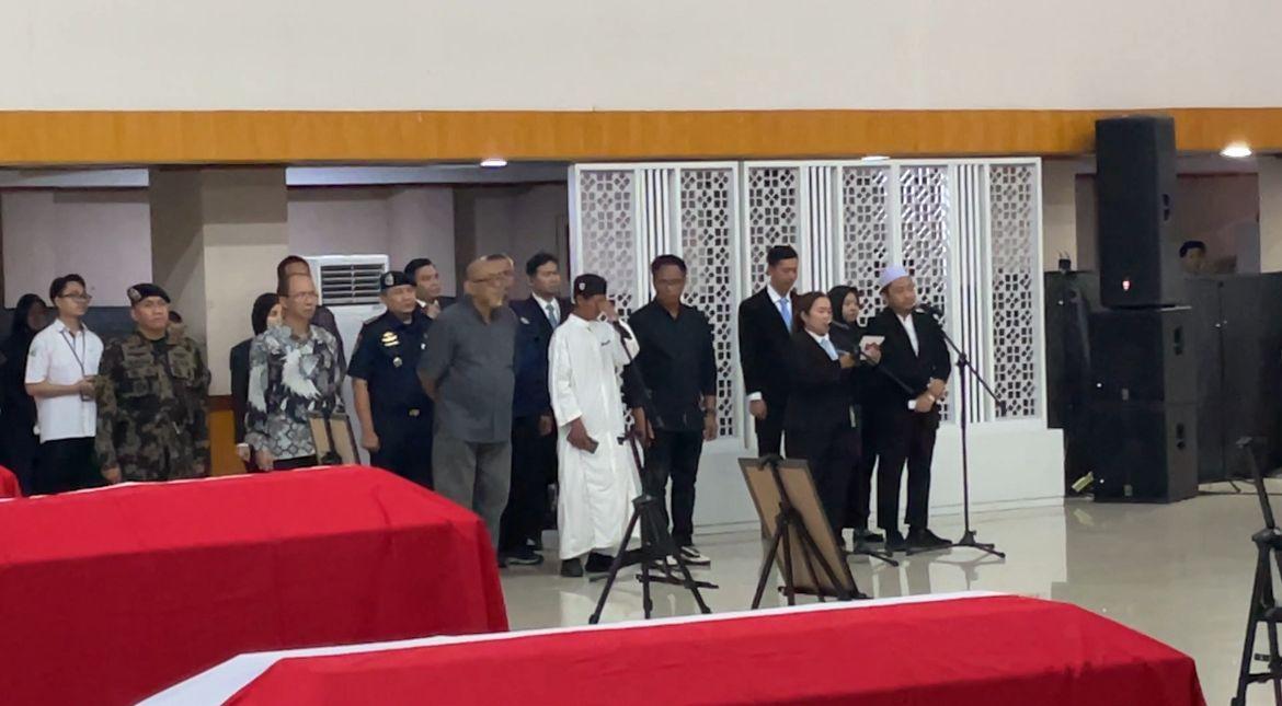 Rafi-Pratama-Irawan-anak-korban-kecelakaan-pesawat-ATR-42-500-Ferry-Irawan-menangis.jpg