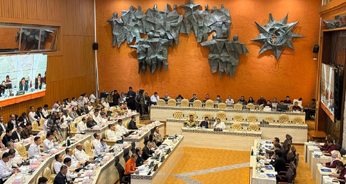 Rapat-Kerja-antara-Komisi-V-DPR-RI-dengan-Kemenhub-dan-KNKT-321.jpg