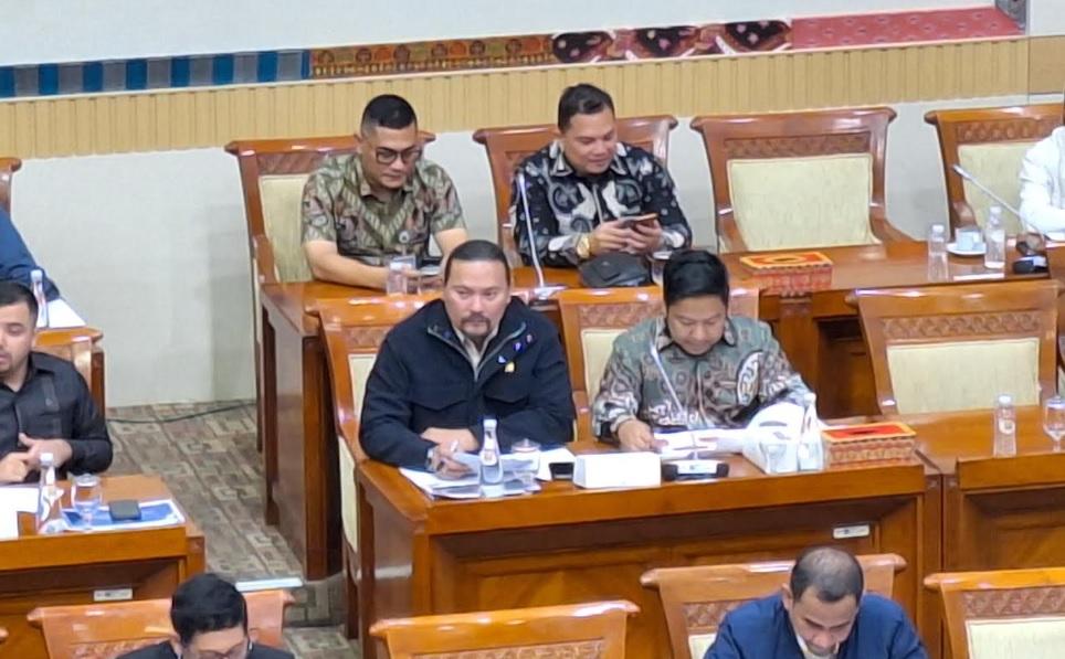 Rapat-Komisi-III-DPR-di-komplekvv.jpg