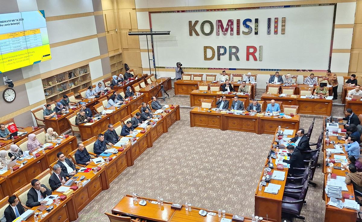 Rapat-Komisi-III-dengan-MK.jpg