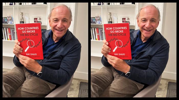 Ray-Dalio-bersama-buku-terbarunya.jpg