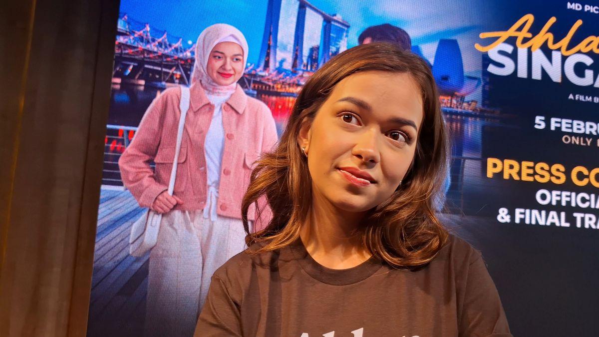 Rebecca Klopper dan Elina Joerg Ziarah ke Makam Lula Lahfah, Bawa Bunga Matahari