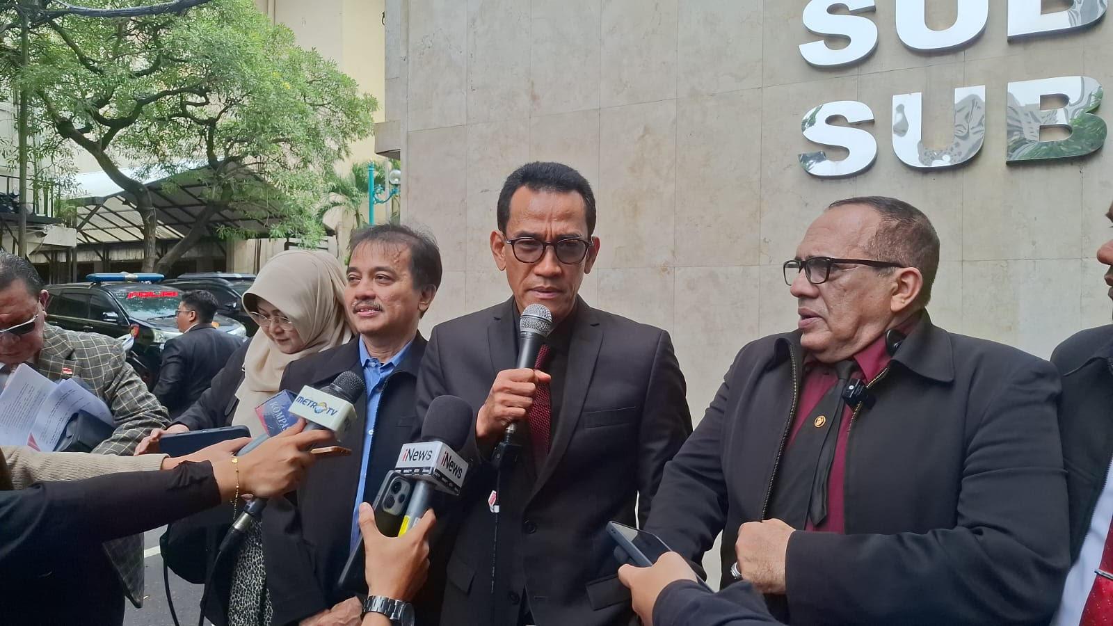Hakim MK Saldi Isra Cecar Refly Harun di Sidang Gugatan Roy Suryo Cs: Kenapa Masih Pakai KUHP Lama?