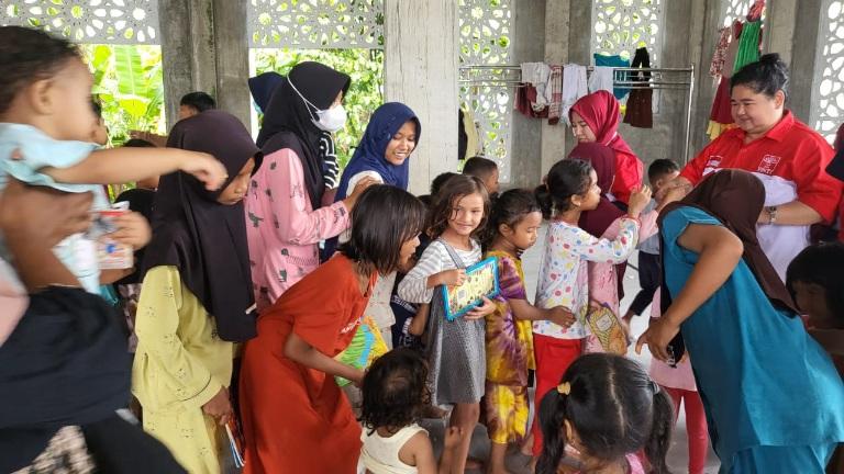 Cerita Relawan Bencana Sumatra, Mendongeng dan Bernyanyi untuk Penyintas Cilik
