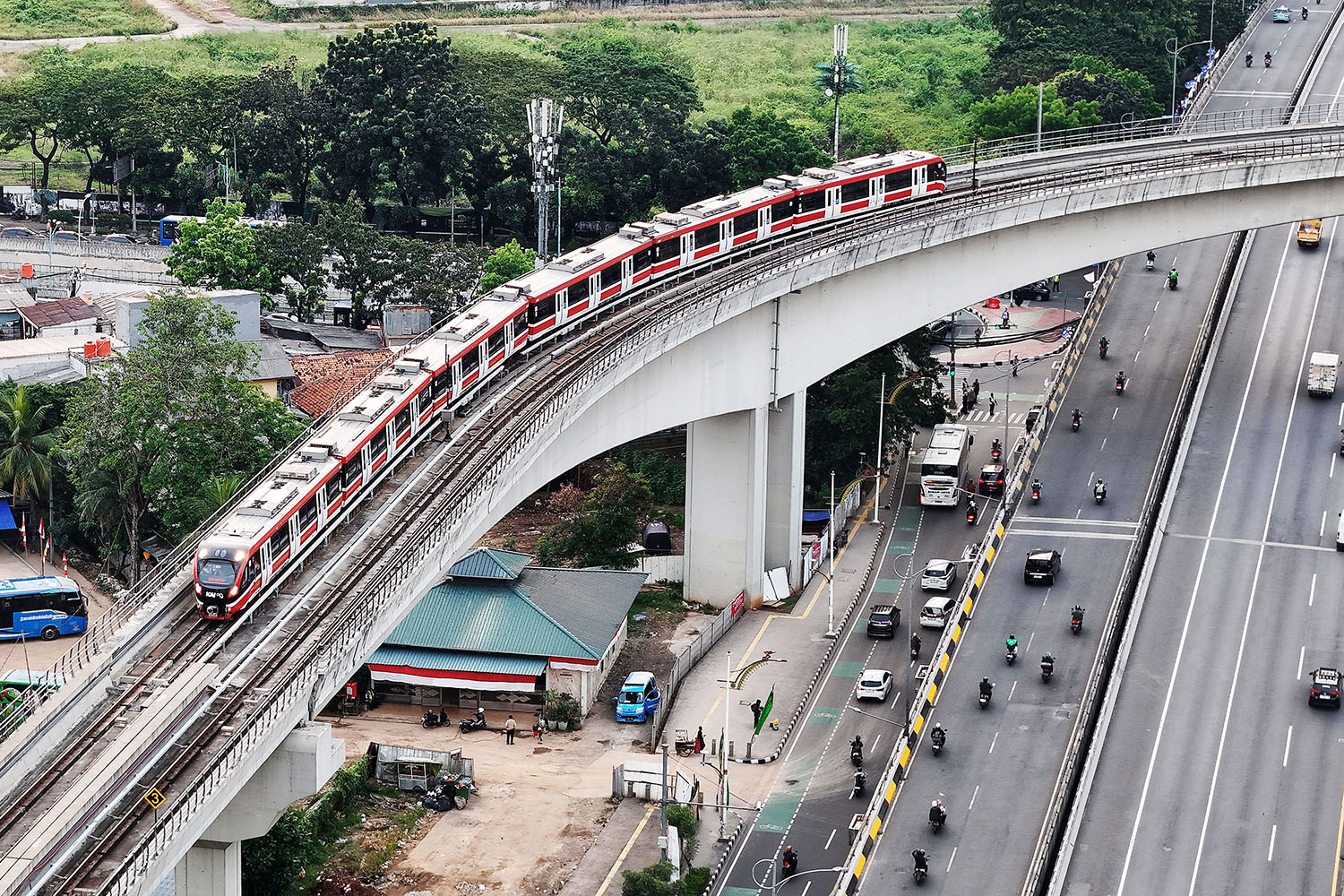 LRT Jabodebek Juga Beroperasi Normal, Petugas Keamanan Stasiun Ditambah