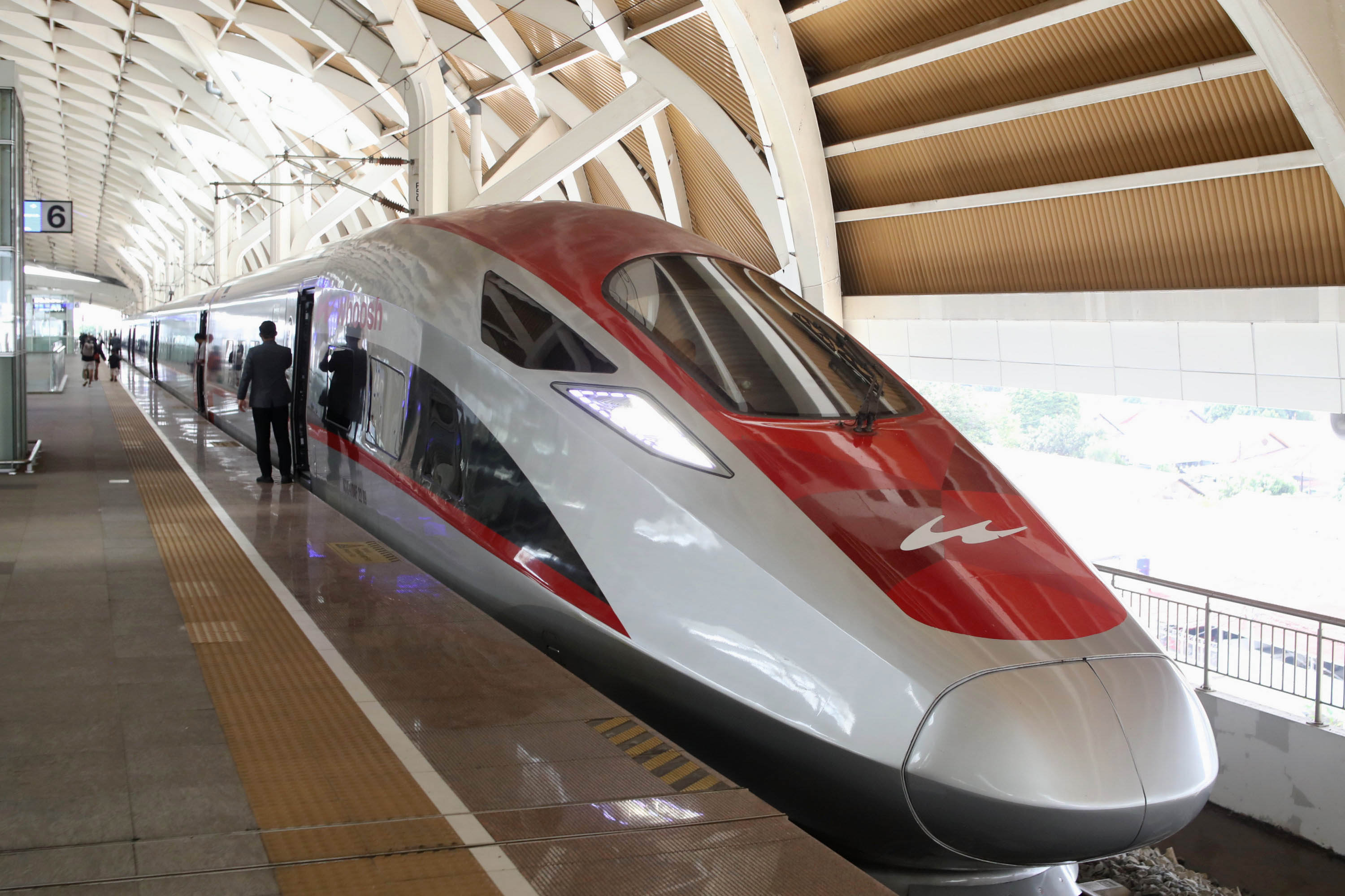 Daftar Promo Tiket Kereta Cepat Whoosh Selama Periode Natal 2025 dan Tahun Baru 2026