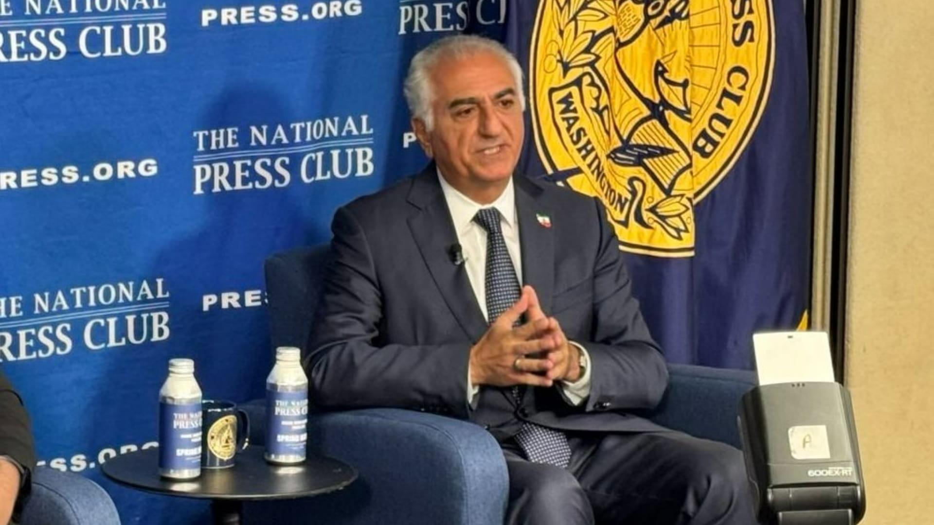 PUTRA MAHKOTA IRAN - Foto yang diunggah Reza Pahlavi di akun X-nya, memperlihatkan ia saat hadir di acara National Press Club Newsmakers, 28 Januari 2025 di Washington, DC. Reza Pahlavi, putra mahkota yang hidup di pengasingan, muncul sebagai tokoh oposisi dengan seruan merebut pusat kota dan melanjutkan demonstrasi.
