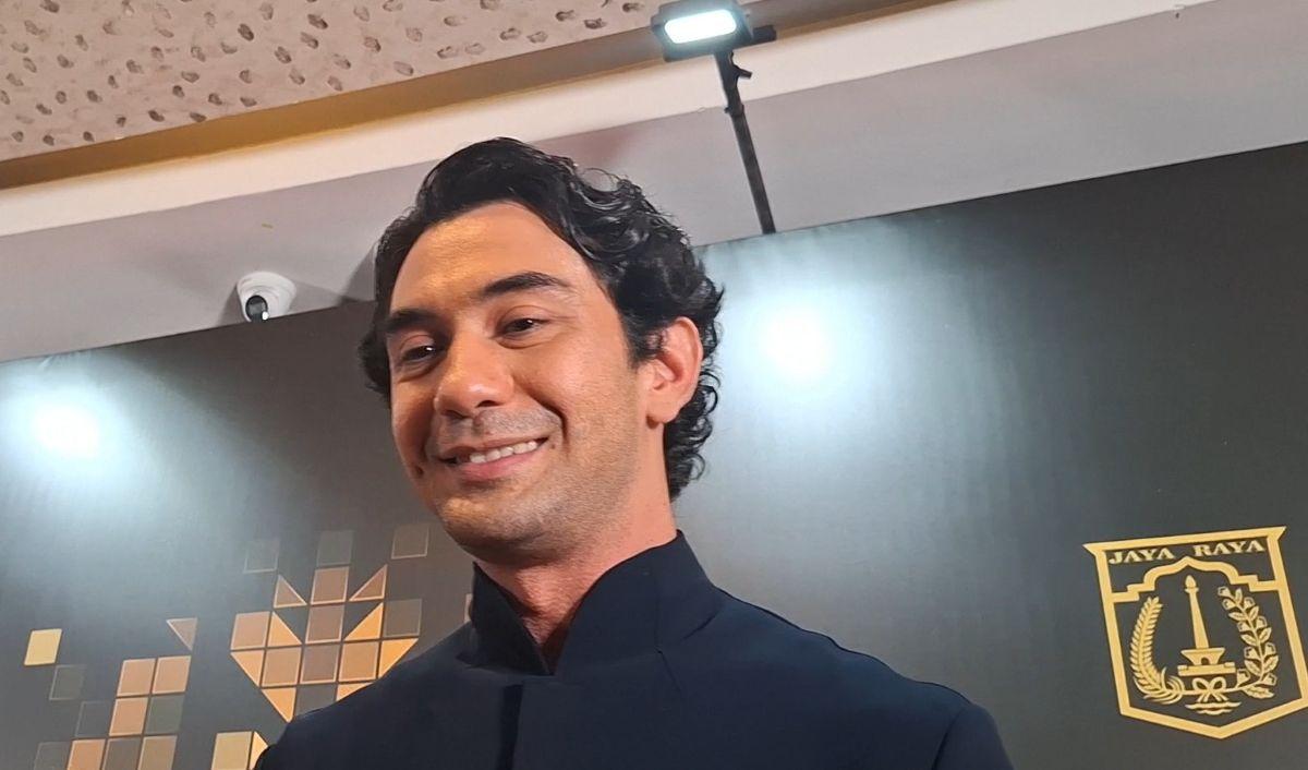 Doa Ibu Menyertainya, Reza Rahadian Terharu 'Pangku' Diganjar Film Cerita Panjang Terbaik FFI 2025