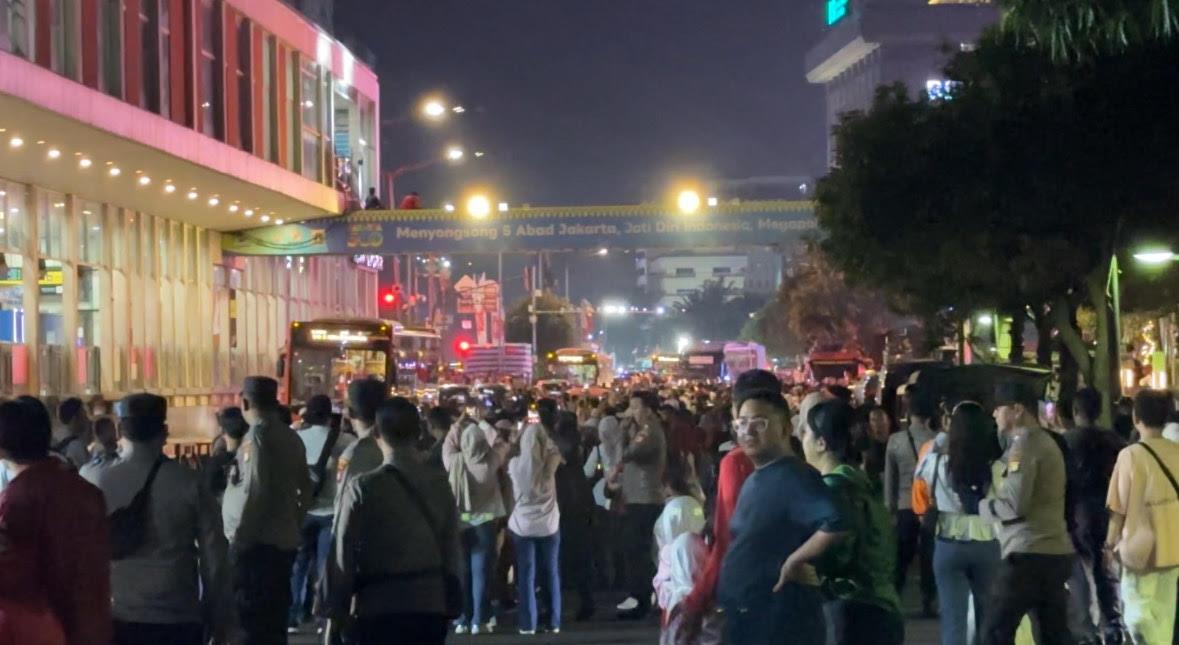 Ribuan-warga-memadati-Jalan-SudirmanThamrin-jelang-Karnaval-Kemerdekaan-HUT-ke-80.jpg