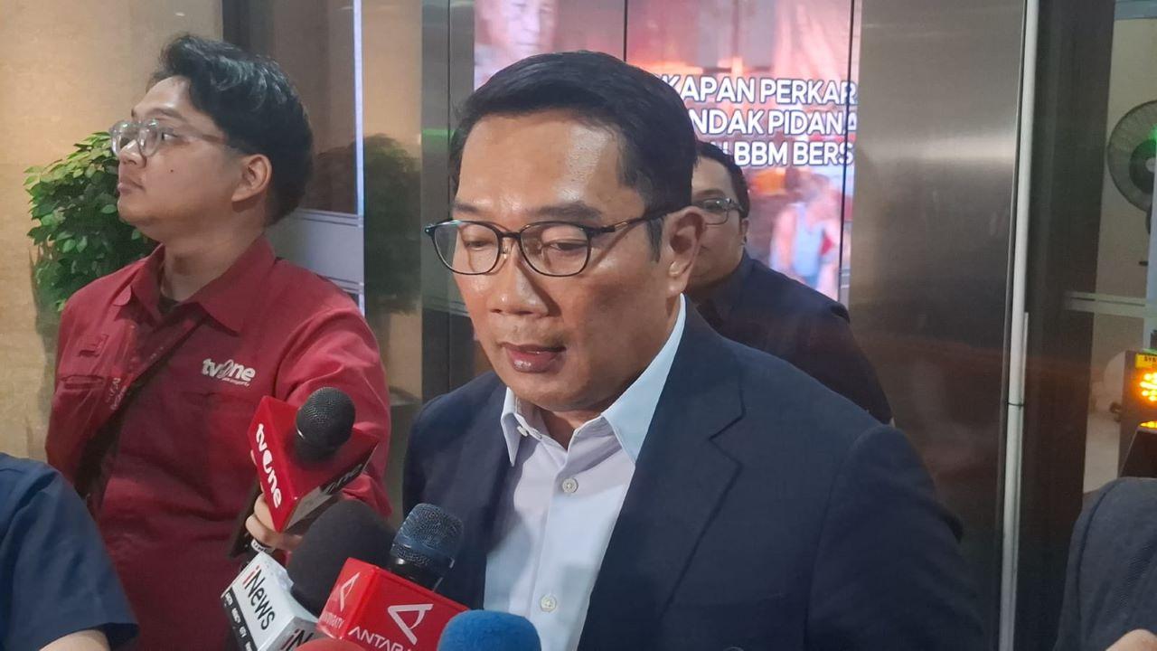 Ridwan-Kamil-usai-diperiksa-penyidik-kasus-dugaan-pencemaran-nama-Lisa-Mariana-di-Bareskrim-Polri.jpg