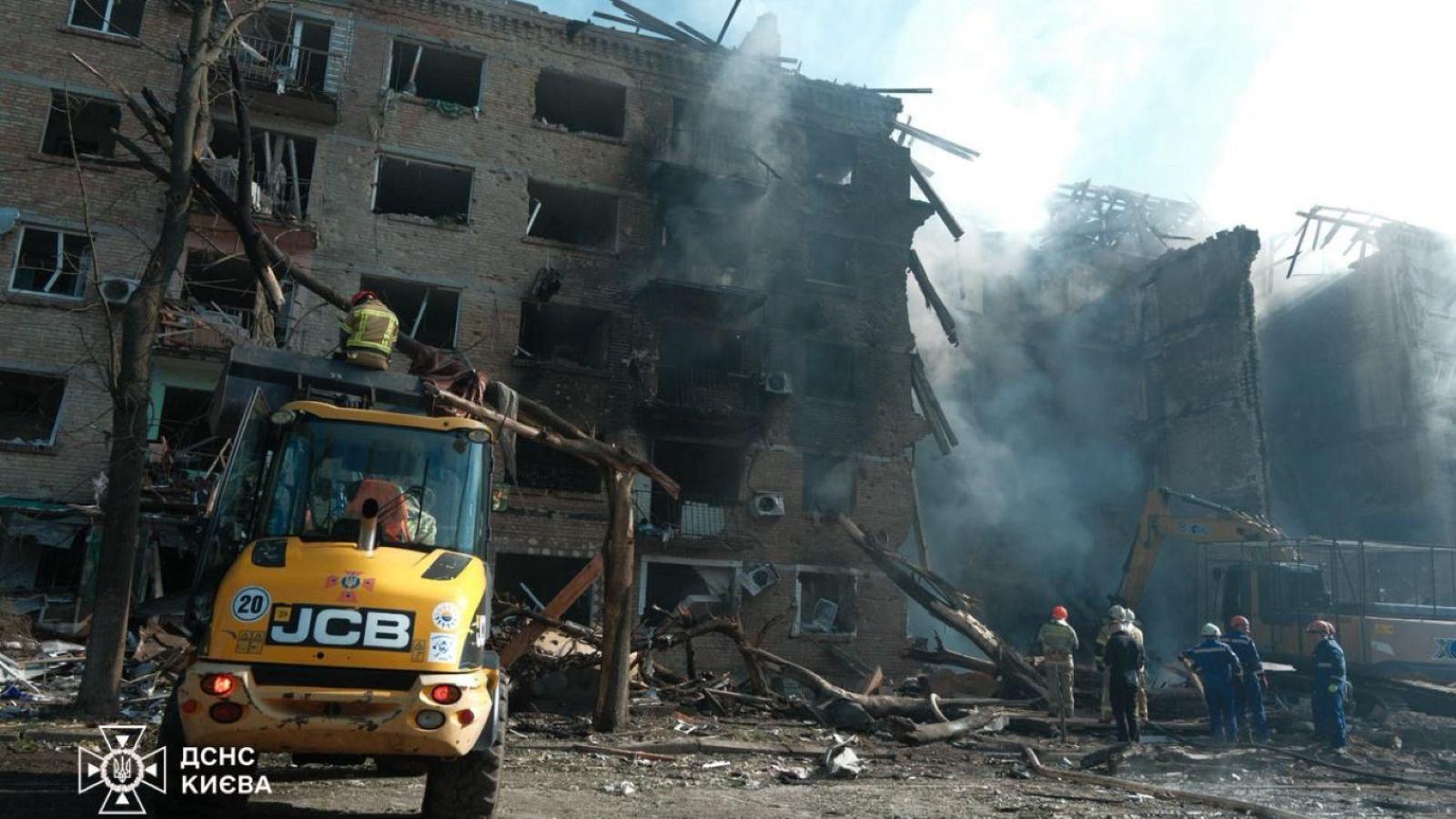 Rusia-membombardir-ibu-kota-Ukraina-Kyiv.jpg