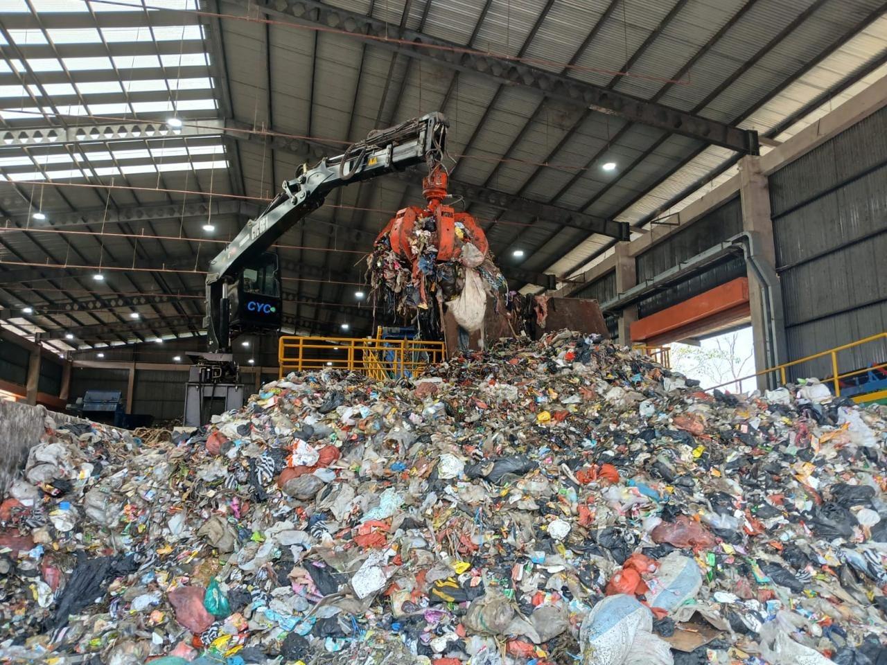SAMPAH-JADI-ENERGI-Timbunan-sampah.jpg