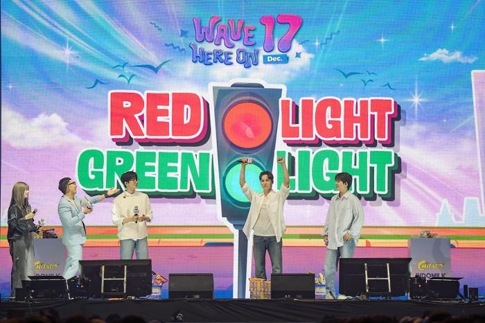 Datang ke Indonesia Member SEVENTEEN Jajal Jadi Penjual Warung Kelontong