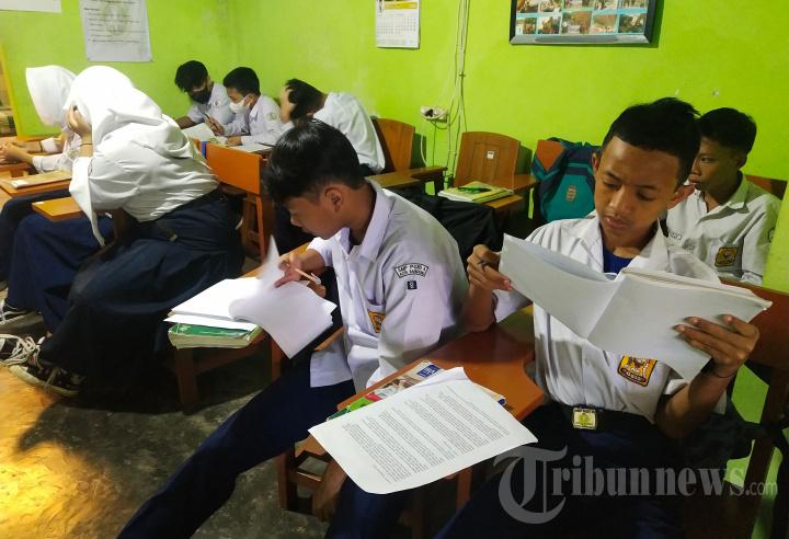 SISWA-SMP-BELAJAR-01.jpg