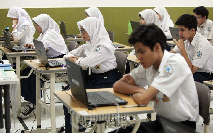 SISWA-SMP-BELAJAR-02.jpg
