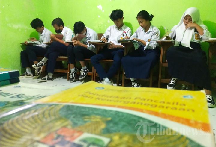 SISWA-SMP-BELAJAR-04.jpg
