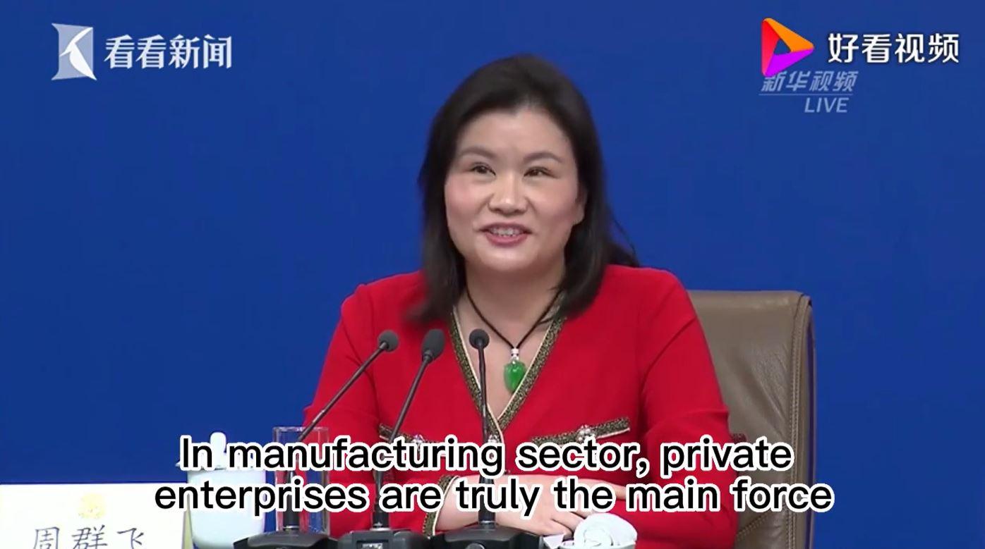 SOSOK ZHOU QUNFEI - Tangkap layar Kankan Xinwen memperlihatkan bos Lens Technology Zhou Qunfei dalam sebuah acara pada 2023 lalu. Zhou Qunfei menjadi sorotan dalam jamuan Xi Jinping karena duduk di antara Tim Cook dan Elon Musk.
