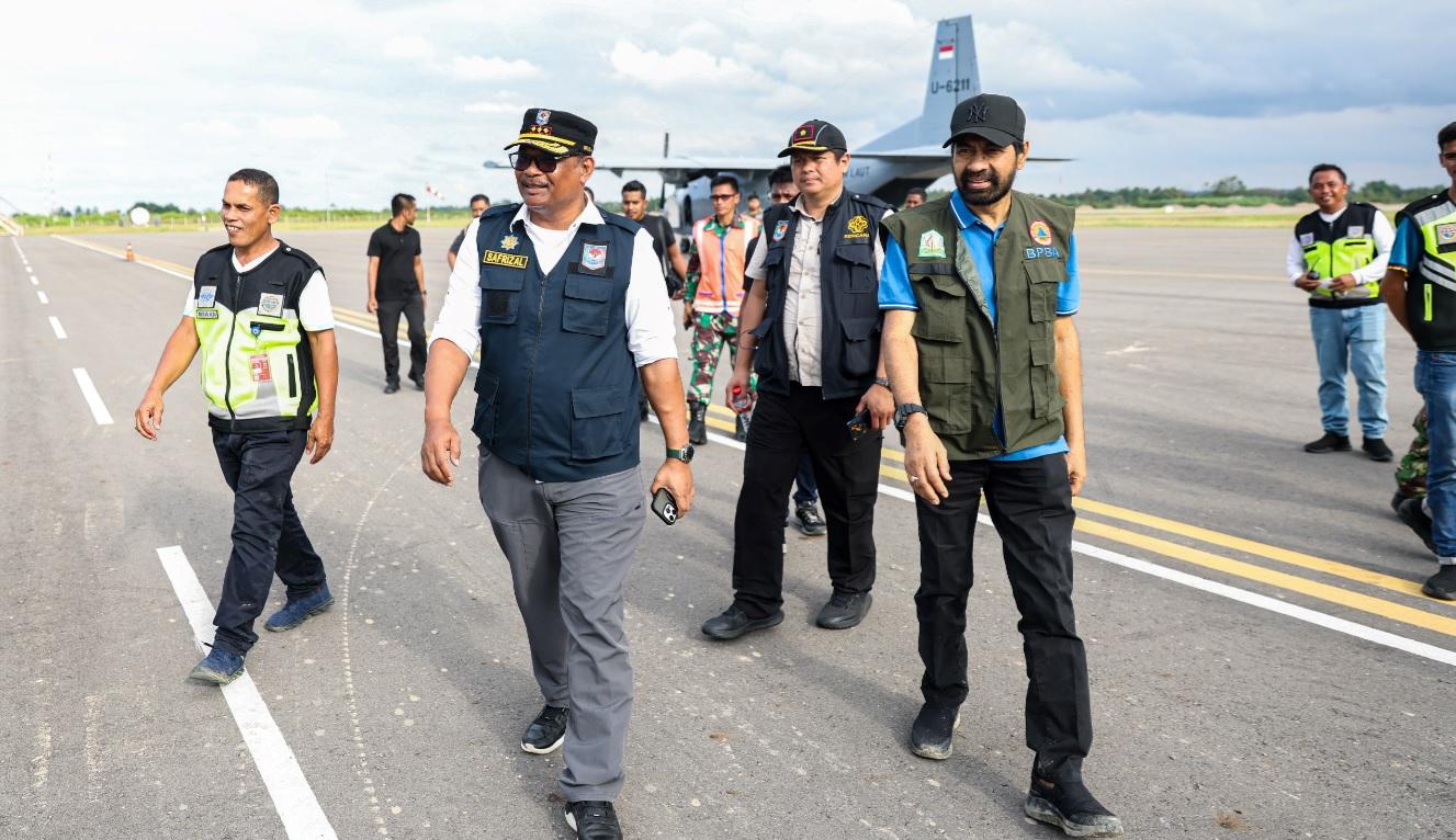 Percepat Pengiriman Bantuan, Dirjen Adwil Kemendagri Turun Langsung ke Bandara Rembele