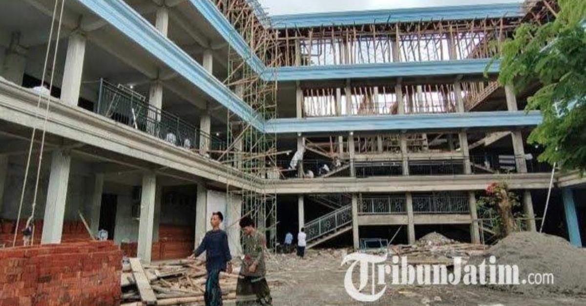 Santri Kediri Ikut Ngecor Bangunan Ponpes, Pengasuh Pastikan Libatkan Tenaga Profesional: Pengabdian