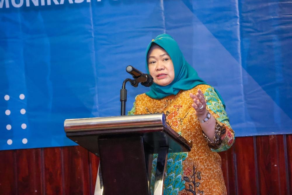Sekretaris-Jenderal-MPR-RI-Siti-Fauziah-SE-MM-memberikan-pengarahan-kepada-pejabat.jpg