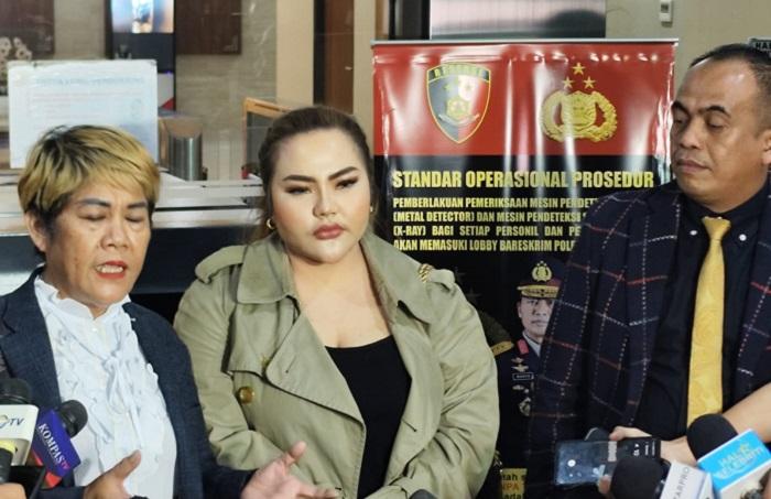 Selebgram-Lisa-Mariana-tengah-usai-diperiksa-penyidik-Polri-321.jpg