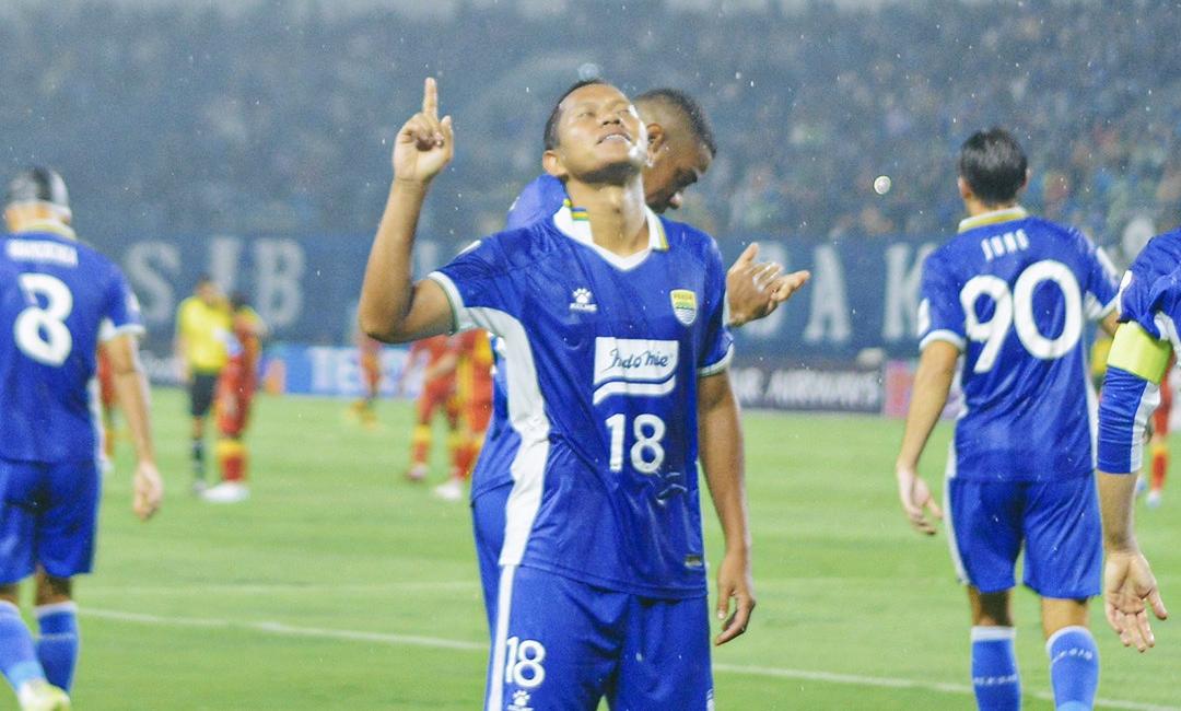 Selebrasi-Adam-Alis-setelah-mencetak-gol-di-laga-Persib-Bandung-vs-Selangor-FC.jpg