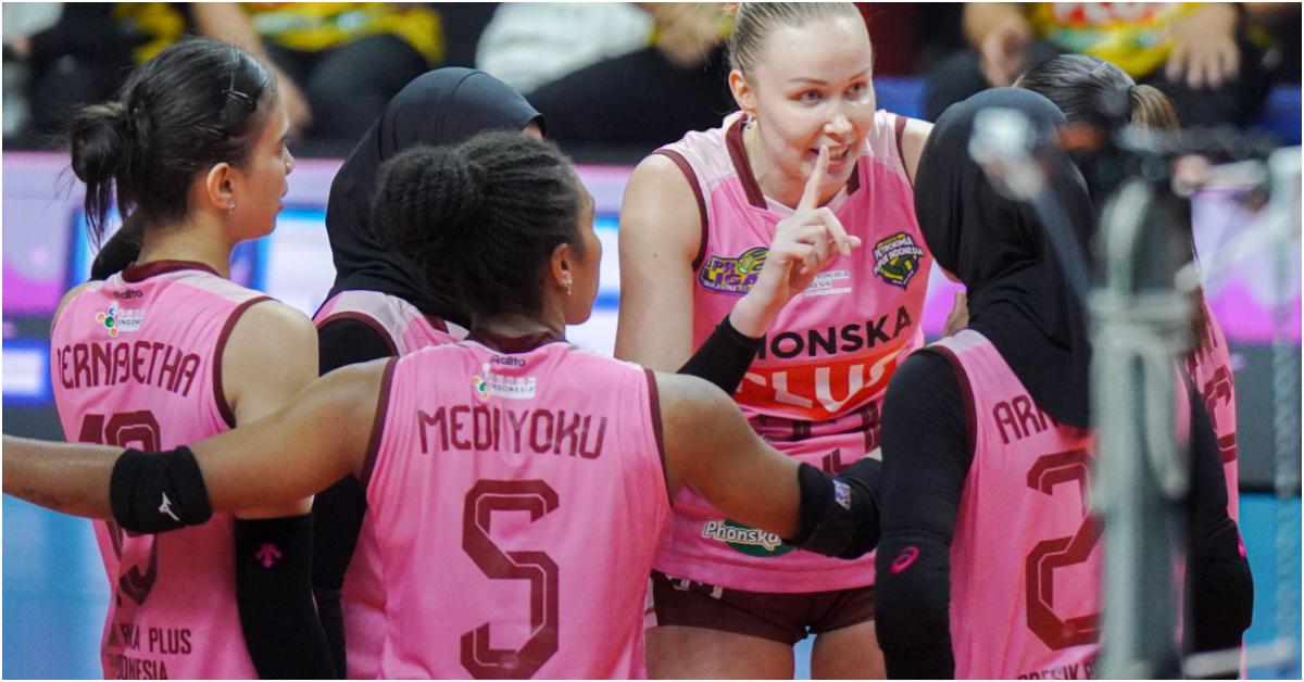 SELEBRASI - Pemain tim Gresik Petrokimia merayakan poin yang diraih saat menghadapi Jakarta Popsivo Polwan di Final Four Proliga 2026 di GOR Sritex Arena, Solo, Sabtu (11/4/2026).
