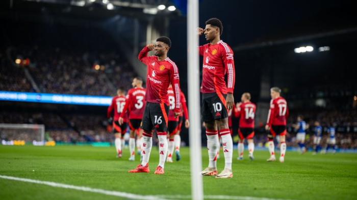 Selebrasi-Marcus-Rashford-bersama-Amad-Diallo-saat-mencetak-gol-untuk-Manchester-United.jpg