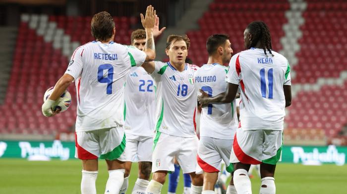 Selebrasi-para-pemain-timnas-Italia-setelah-mencetak-gol-ke-gawang-Israel.jpg